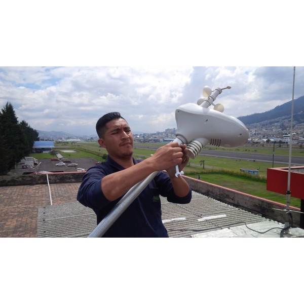 2017: Una estación meteorologica para el Cuerpo de Bomberos de Quito