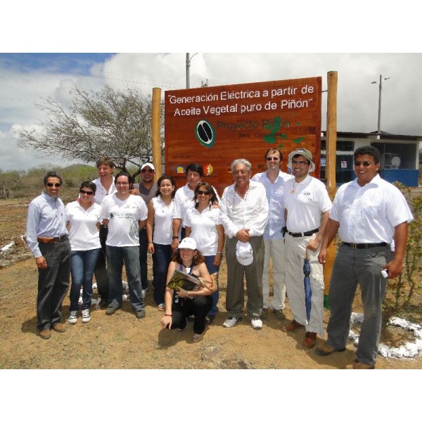 2010: El Proyecto de Aceite de Piñon para Floreana