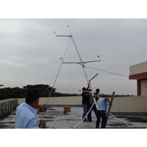 2014: Torre de medición eólica para la Universidad de Milagro