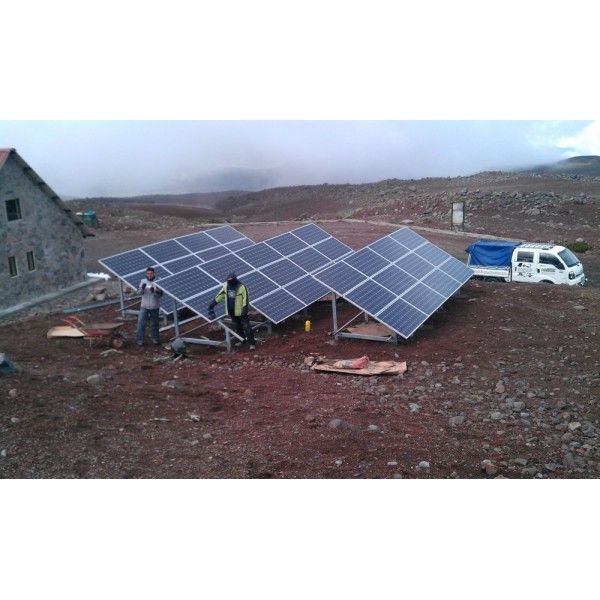 2014: Sistema OffGrid en el primer refugio del Chimborazo para el MAE