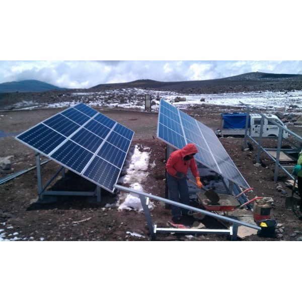 2014: Sistema OffGrid en el primer refugio del Chimborazo para el MAE