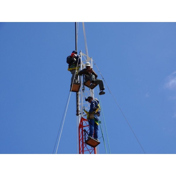 2014: Construcción e instalación de una torre de medición en Baltra