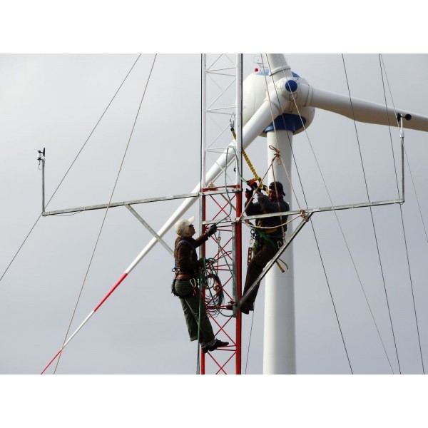 2014: Construcción e instalación de una torre de medición en Baltra