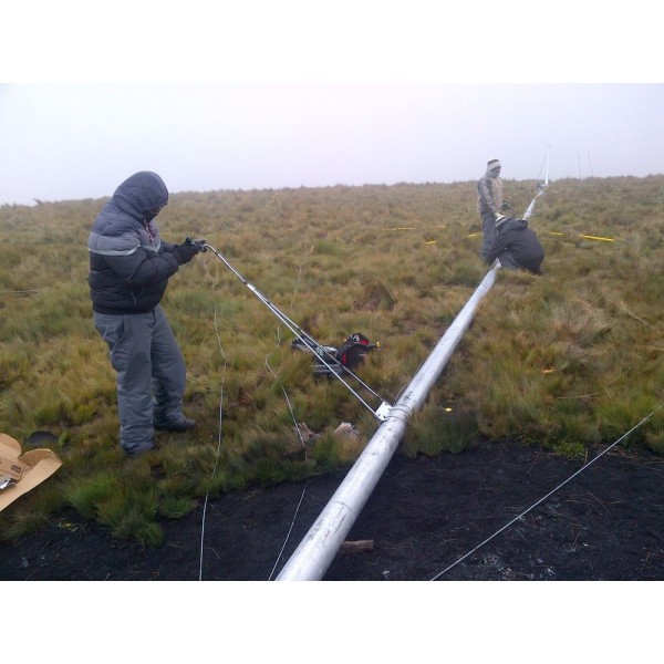 2015: Torre de medición de 34m para UTA Ambato