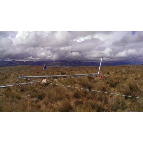 2015: Torre de medición de 34m para UTA Ambato