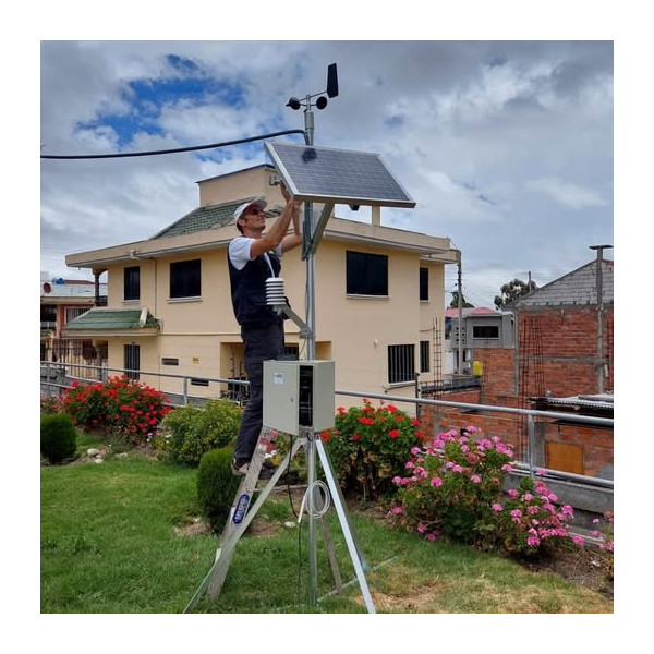 2022: Instalacion de una estación Meteorologica en Cañar para la UCACUE