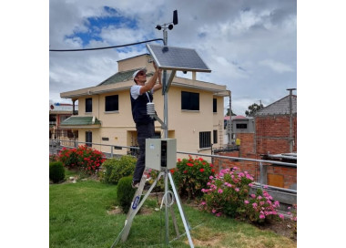 2022: Instalacion de una estación Meteorologica en Cañar para la UCACUE