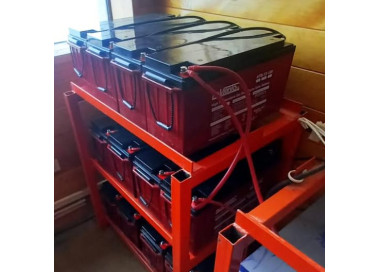 2023: Renovación de la banca de bateria en el refugio de Cayambe