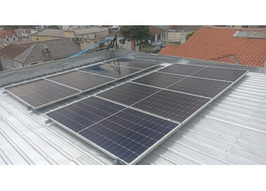 2024: Un sistema Growatt con dos inversores SPF3k en serie para 110/220VAC