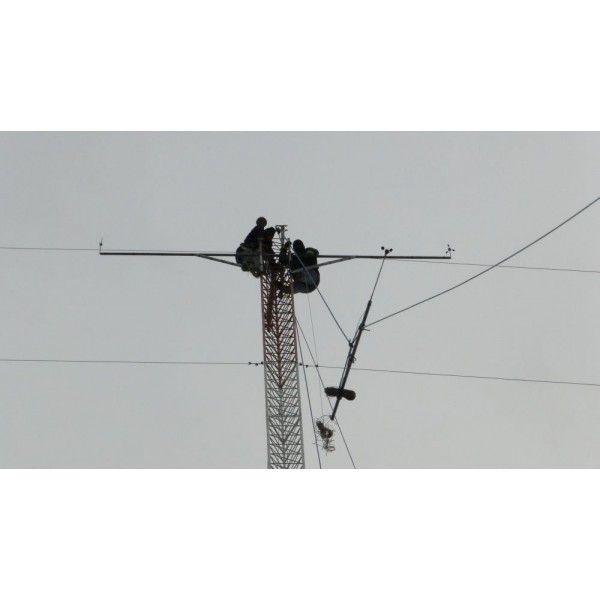 2013: Una torre de medición eólica de 80m para el INP