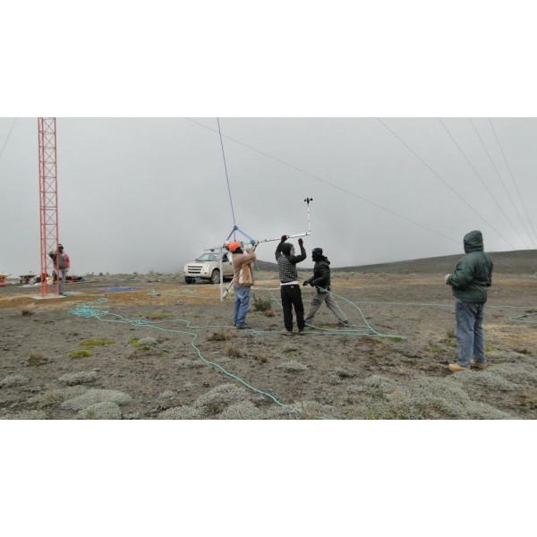 2013: Una torre de medición eólica de 80m para el INP