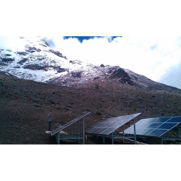 2014: Sistema OffGrid en el primer refugio del Chimborazo para el MAE