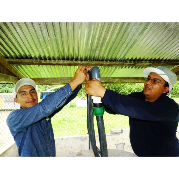 2014: Instalación de sistemas de bombeo solar para la EEQ en "Tres Fronteras"