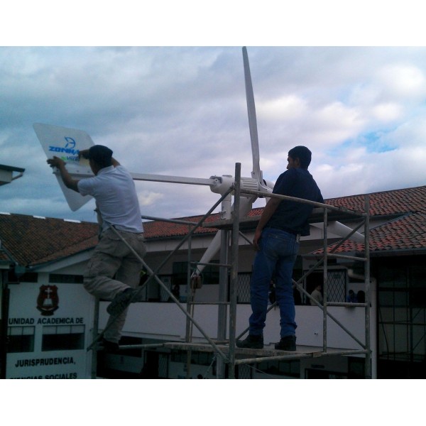 2015: Un sistema híbrido para La UCACUE en Cuenca